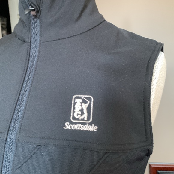Scotsdale Underarmor golf vest. Black and fits long. 2 side zippers. - Picture 2 of 8